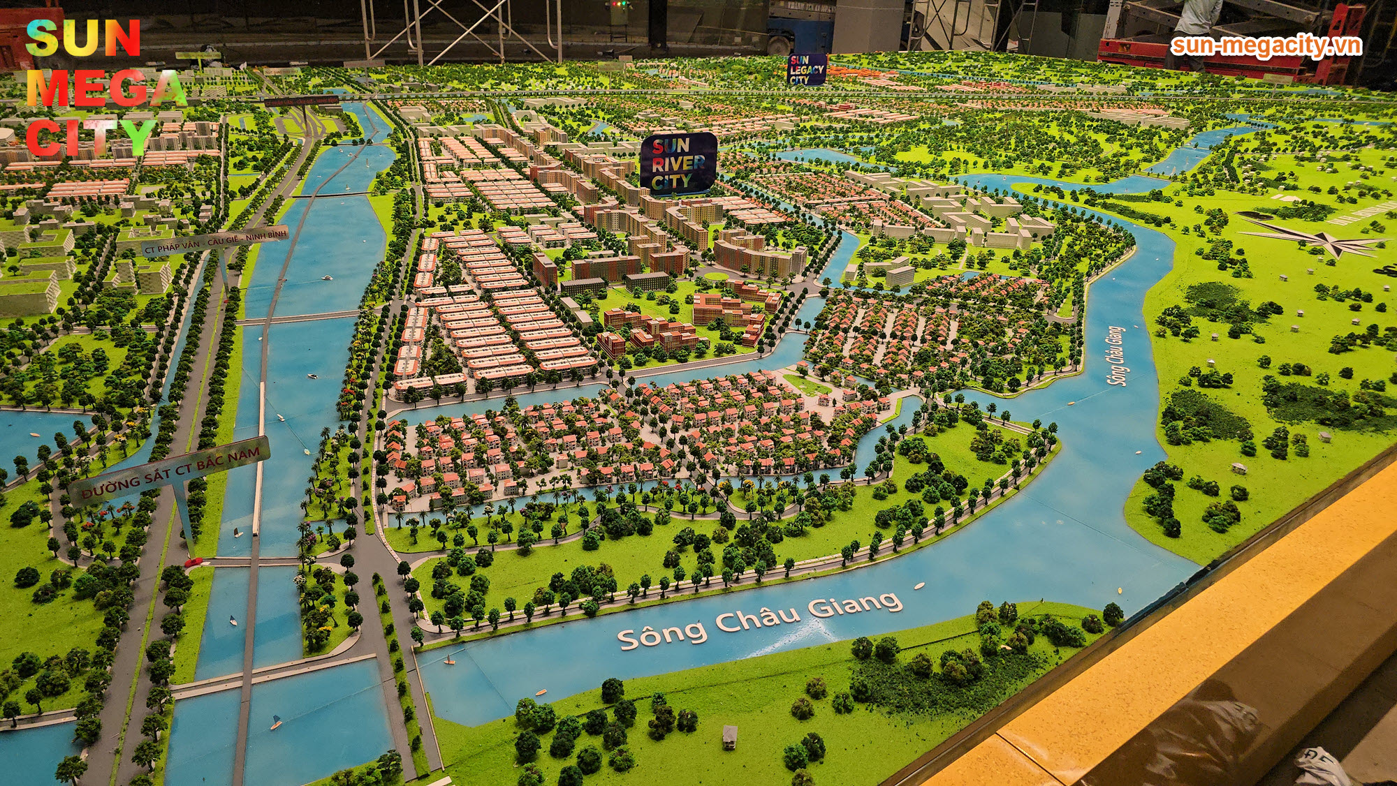 Sun River City là một khu đô thị bên những dòng sông