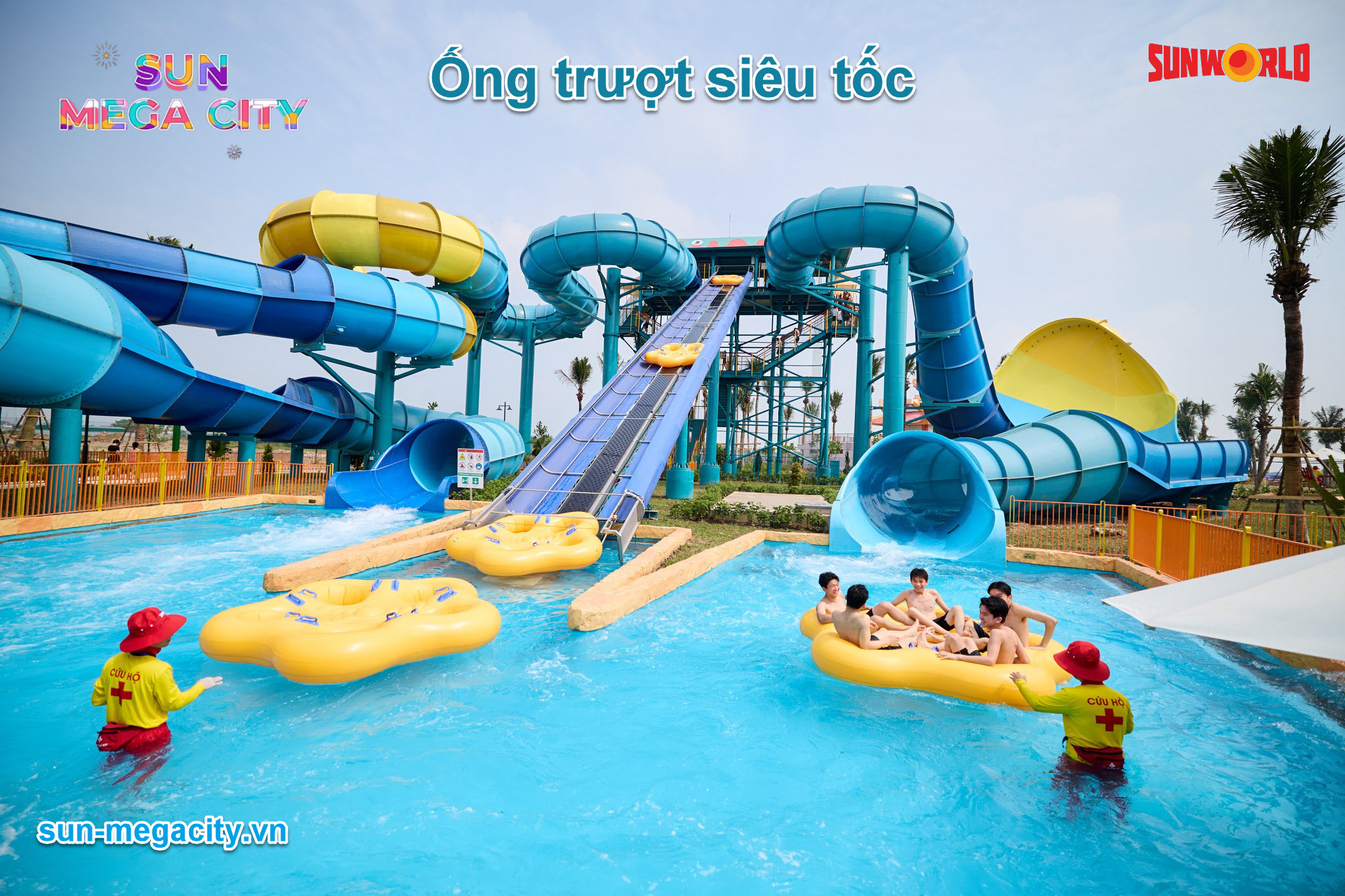 40 đường trượt, 14 tổ hợp trò chơi hiện đại